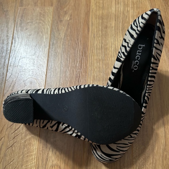5/$25 Zebra heels/pumps - Picture 5 of 6